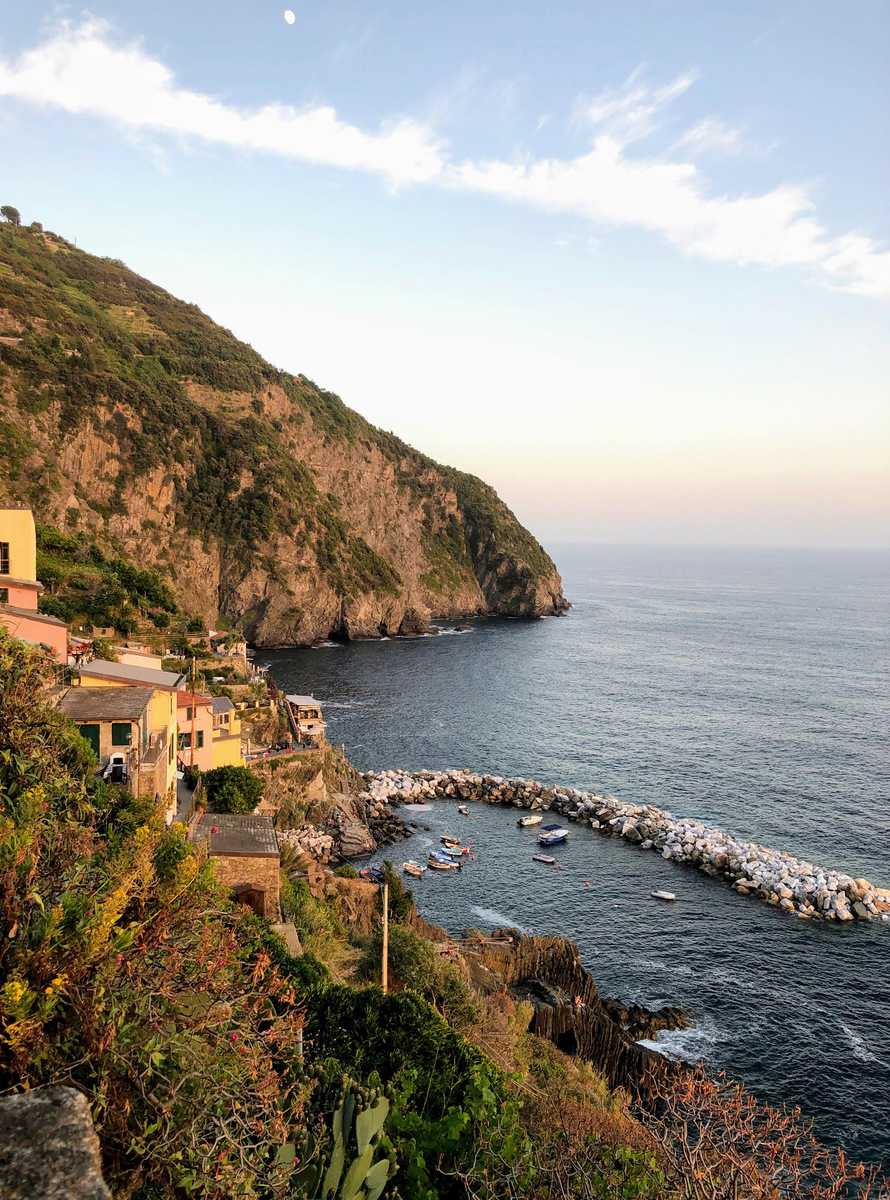 Cinque Terre Riomaggiore Seaside Rugged Coastline Mediterranean Sea At Dusk