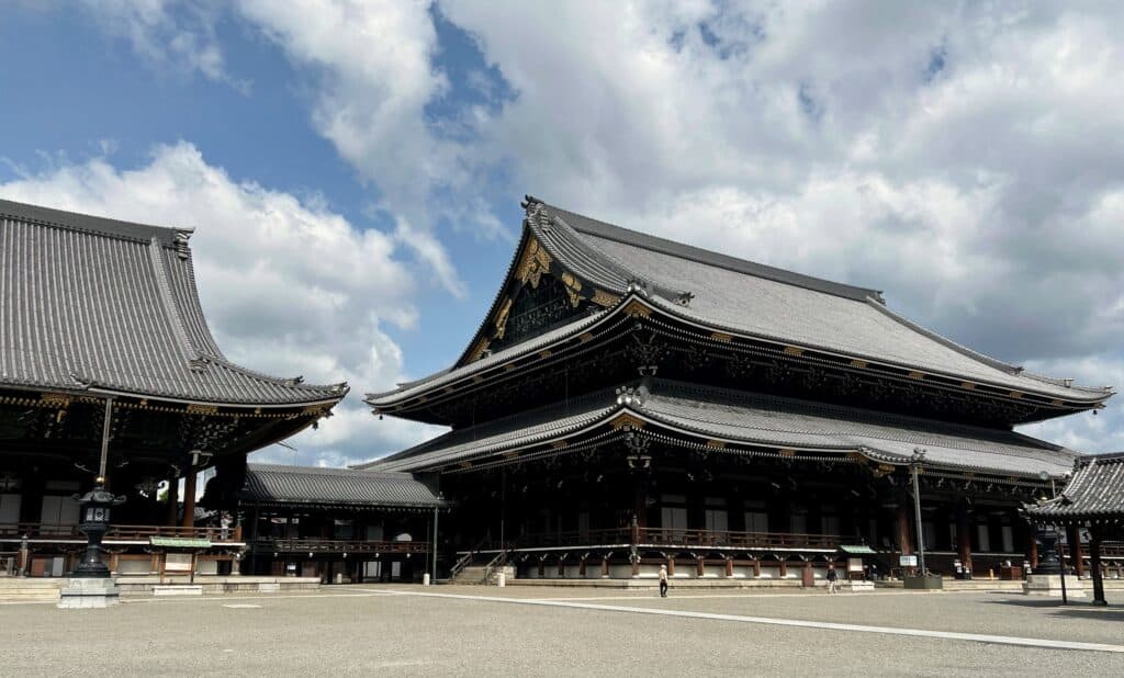 Higashi Hongan-ji Temple Complex Founders Hall Exterior Double Roof Sixteenth Century Kyoto Architecture